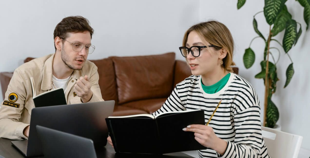 Recruiter and hiring manager establishing a strong working relationship